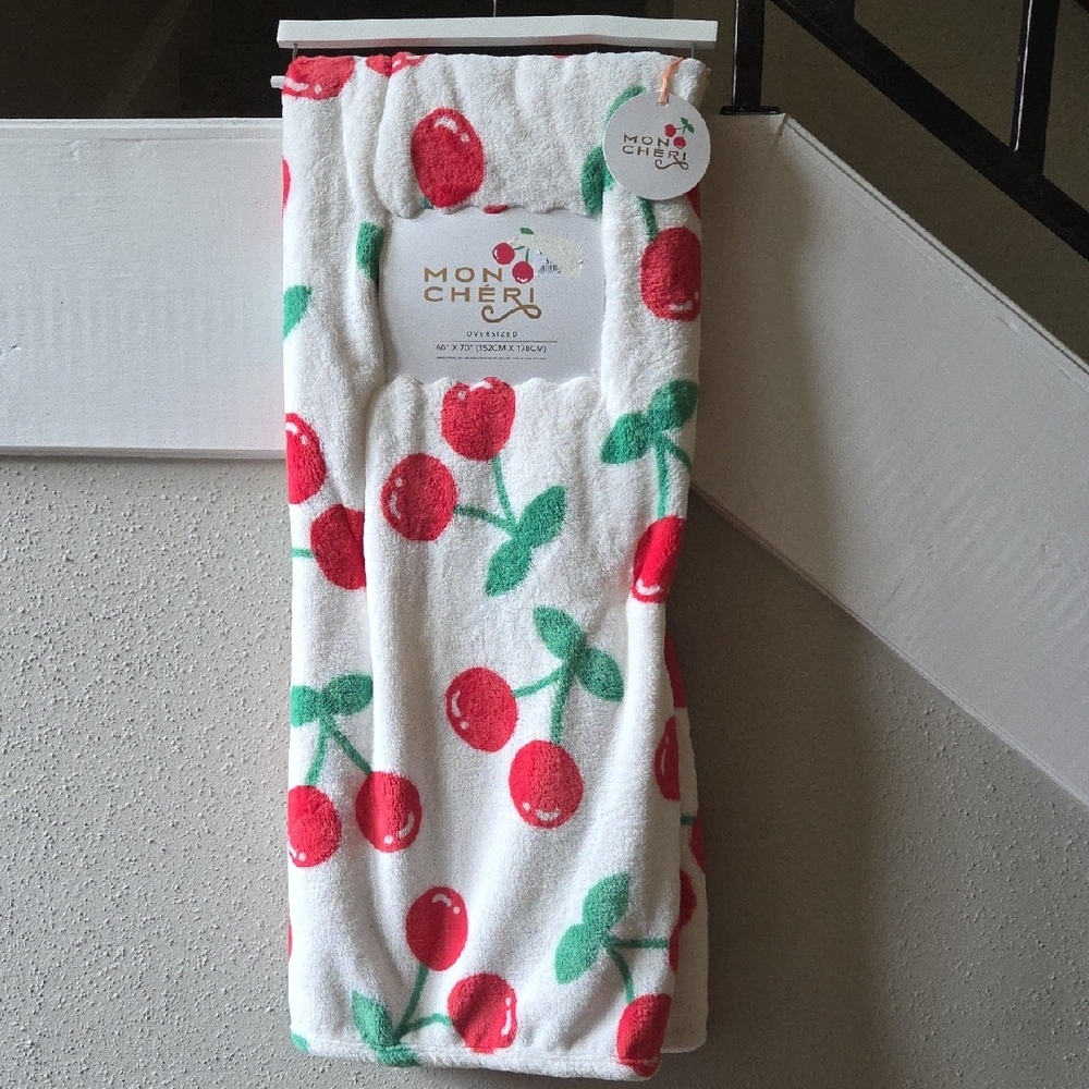 NWT! Beautiful Fleece Mon Cheri Cherry Pattern Blanket - Red and Green